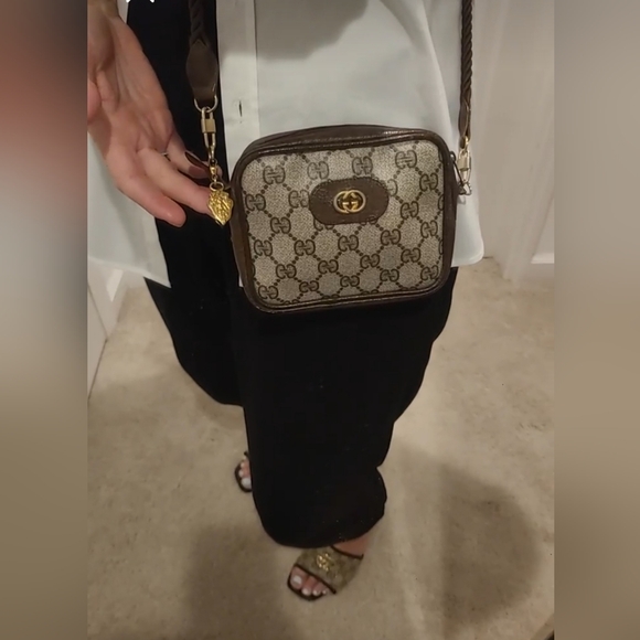 GUCCI ULTRA RARE VINTAGE LATE 1960’S GG COATED CANVAS CROSS BODY POUCH BAG - Picture 7 of 17